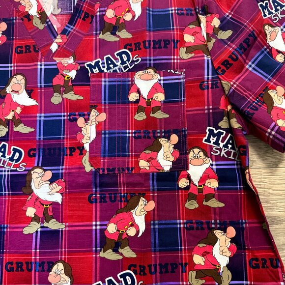 Disney Grumpy Seven Dwarfs Scrub Top Size M Red Plaid Print Health Care Unisex - Picture 14 of 16